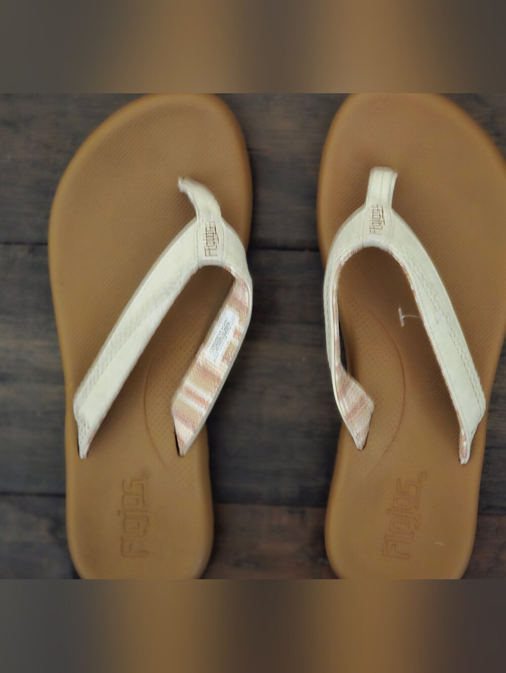 NWOT Flojos Cream Flip Flops Women's 7
